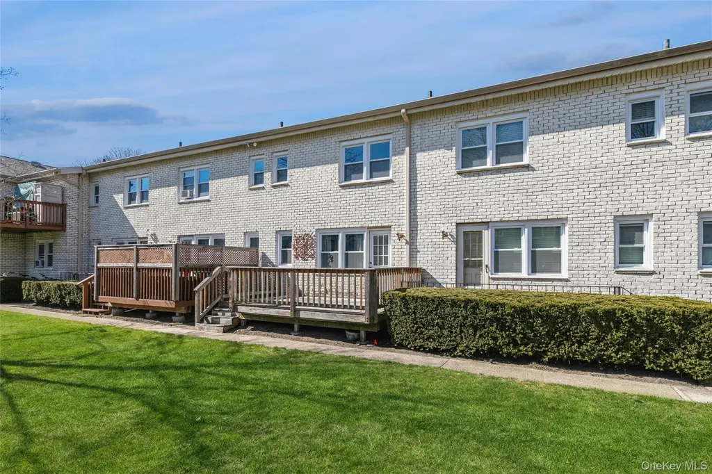 92 Cardinal Lane Islip NY 11751