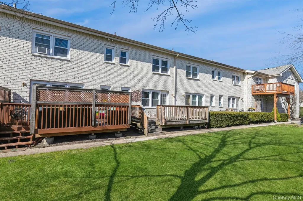 92 Cardinal Lane Islip NY 11751