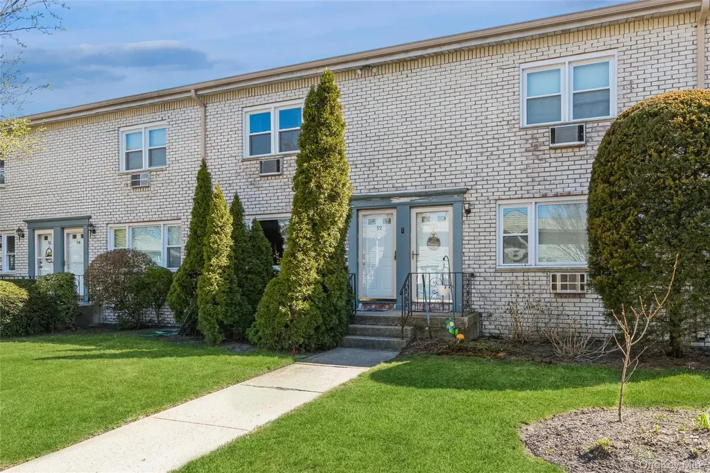 92 Cardinal Lane Islip NY 11751