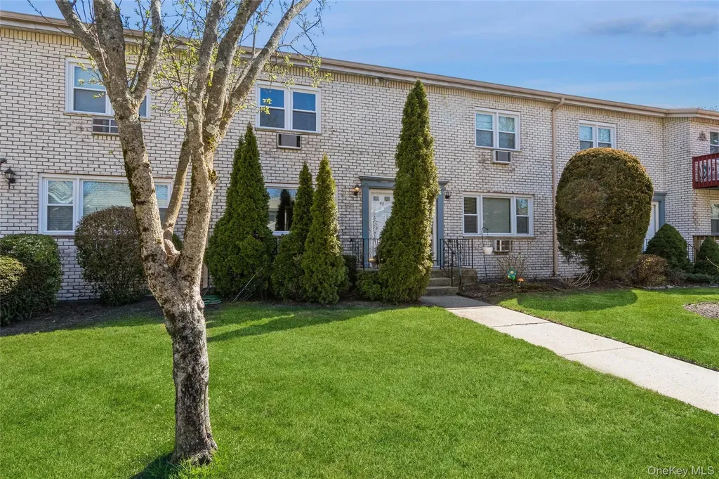 92 Cardinal Lane Islip NY 11751