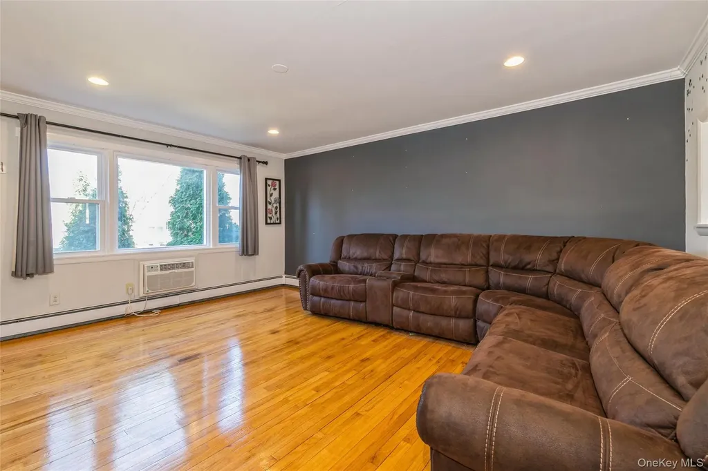 92 Cardinal Lane Islip NY 11751