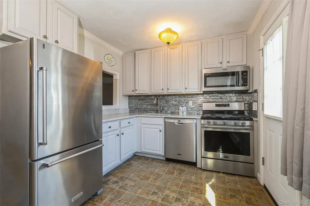 92 Cardinal Lane Islip NY 11751