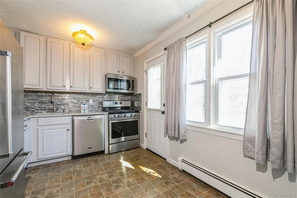 92 Cardinal Lane Islip NY 11751