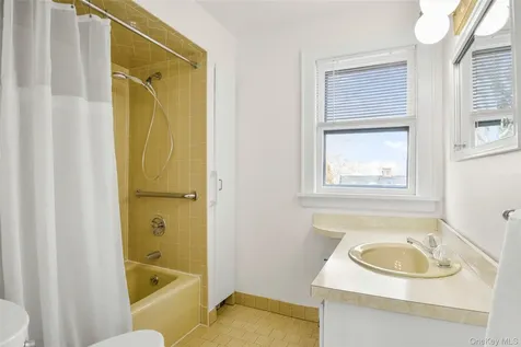 323 Wagner Avenue Mamaroneck NY 10543