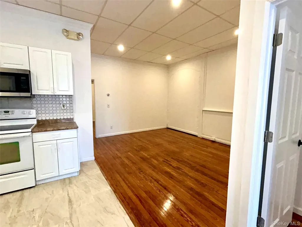 48 West Main Street Riverhead NY 11901