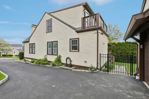 148 Chelsea Street Hawthorne NY 10532