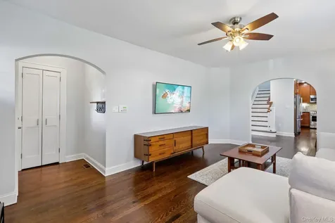 148 Chelsea Street Hawthorne NY 10532