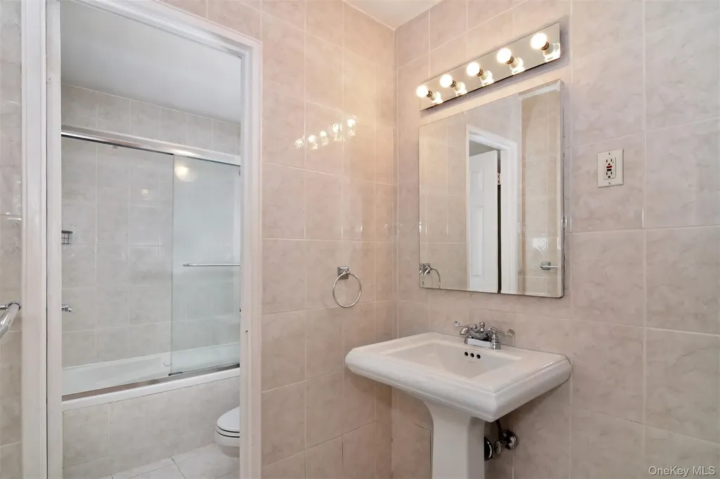 1085 Warburton Yonkers NY 10701
