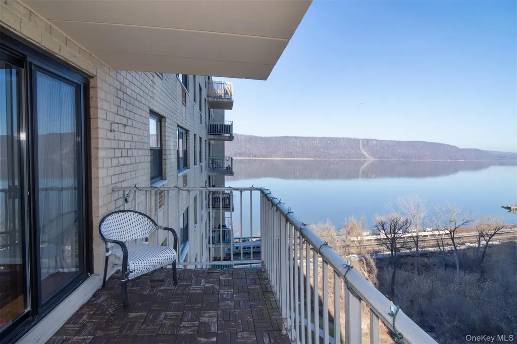 1085 Warburton Yonkers NY 10701