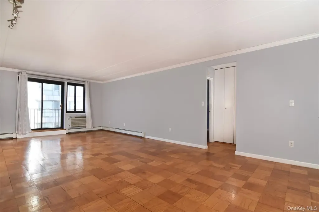 1085 Warburton Yonkers NY 10701
