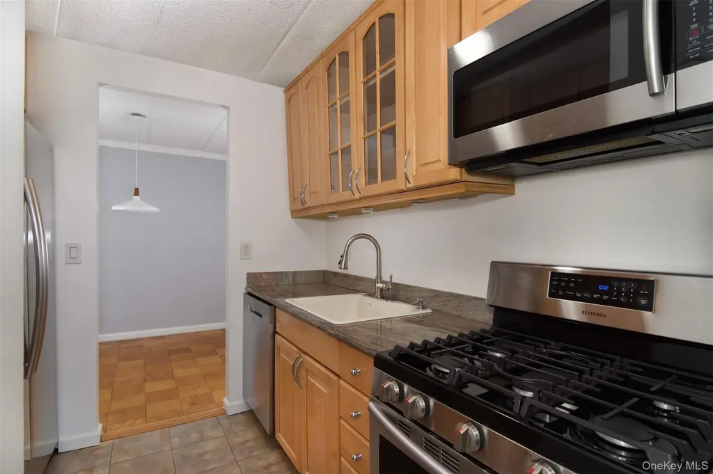 1085 Warburton Yonkers NY 10701