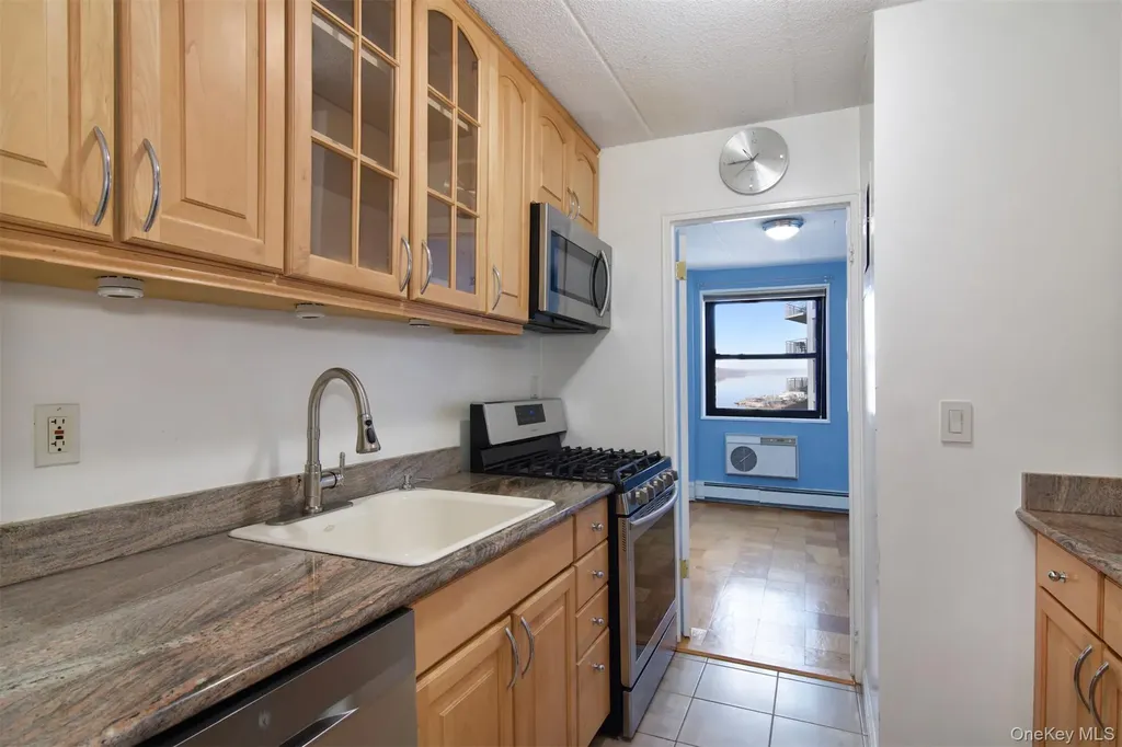 1085 Warburton Yonkers NY 10701