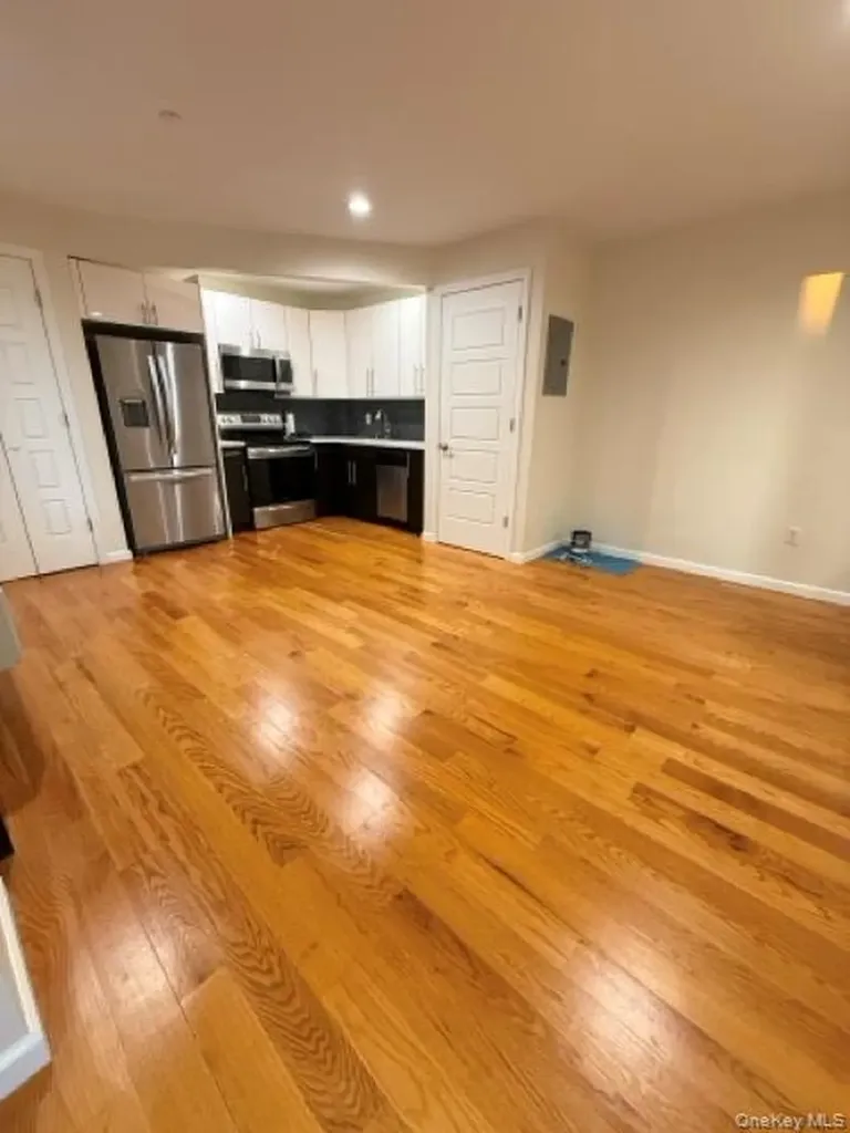 31-10 28th Road Astoria NY 11102