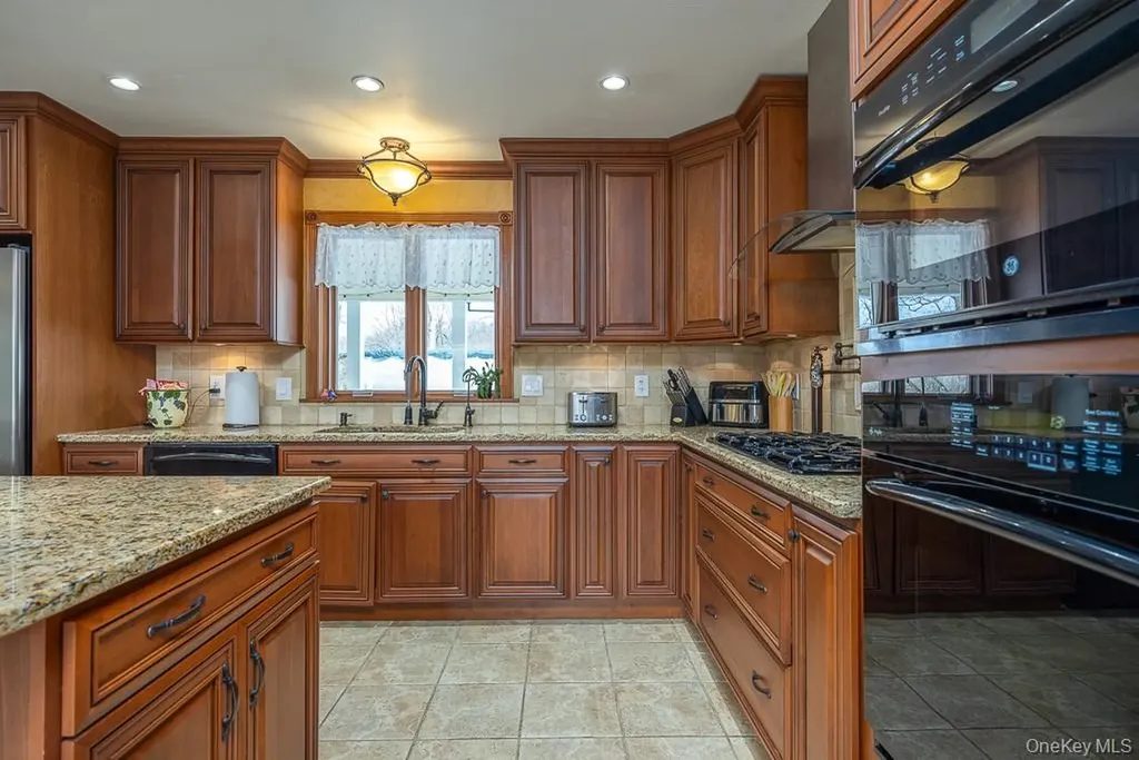 9 Georgian Drive Stony Point NY 10980