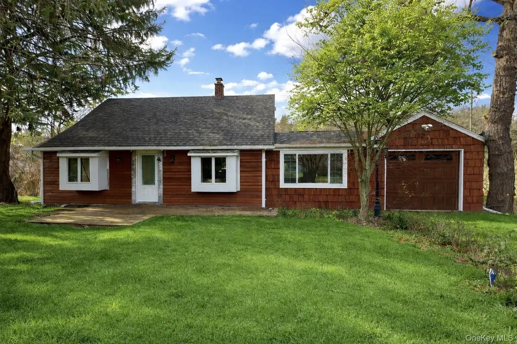 24 Lindner Place Smithtown NY 11787
