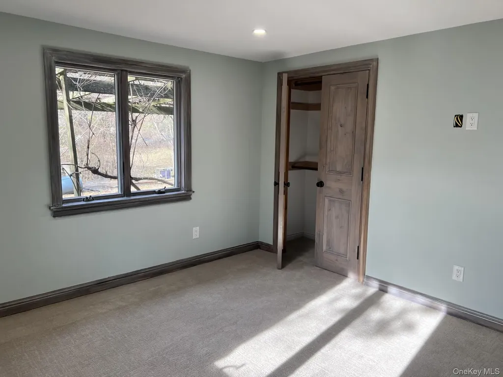 24 Lindner Place Smithtown NY 11787