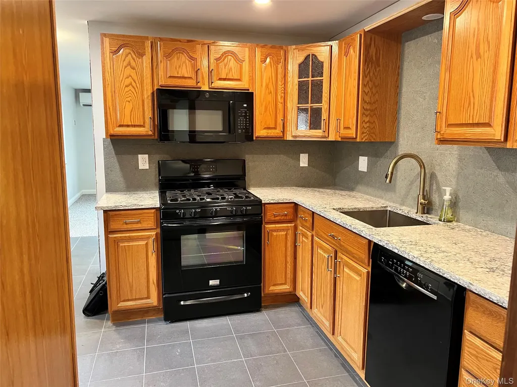 24 Lindner Place Smithtown NY 11787