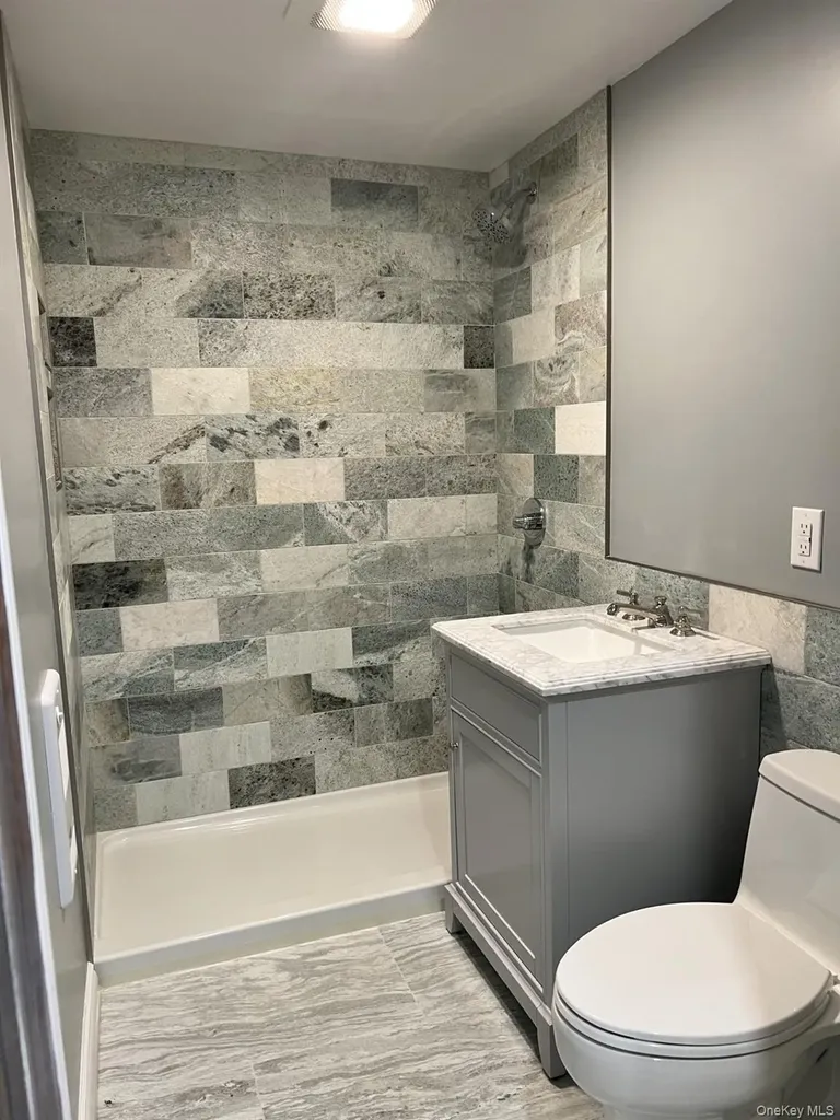 24 Lindner Place Smithtown NY 11787