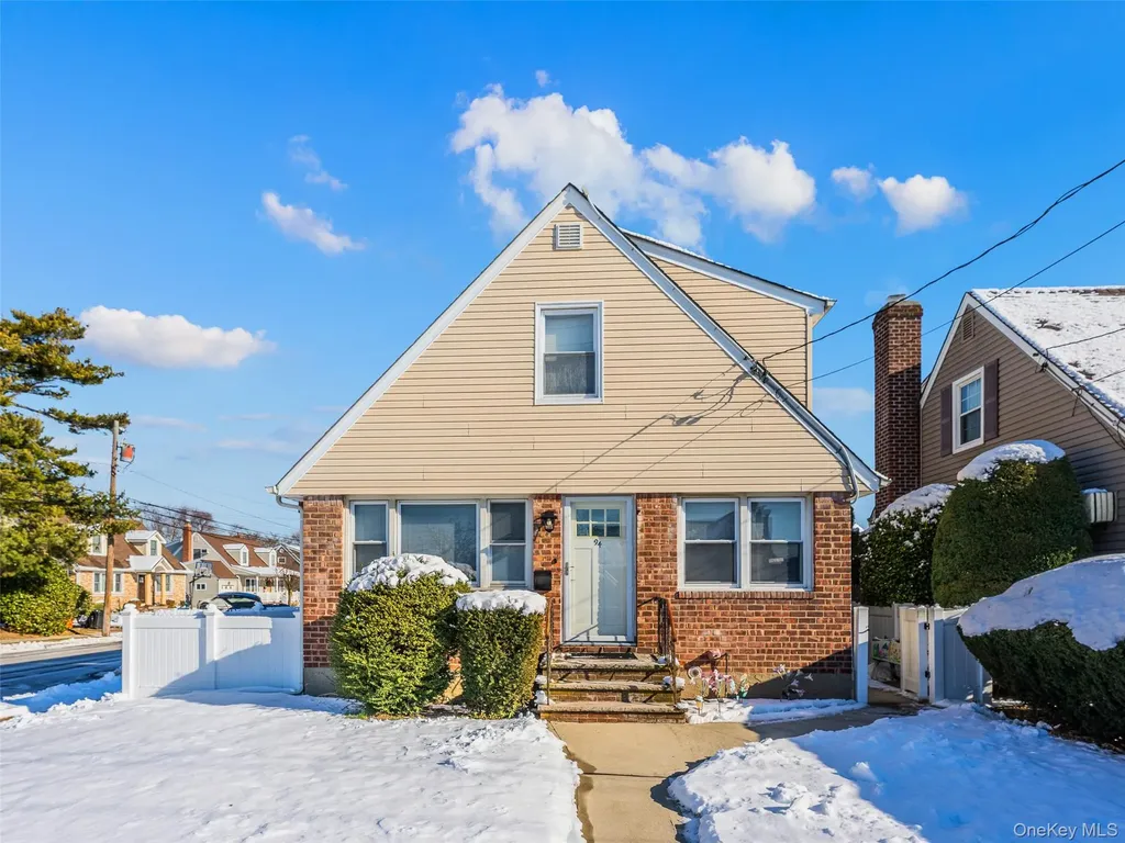 94 Sheridan Boulevard Mineola NY 11501