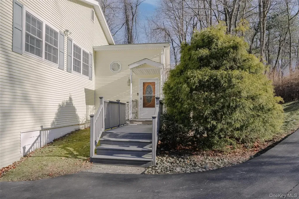 13 Edna Drive Hyde Park NY 12538