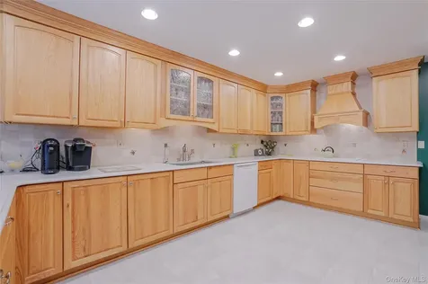 13 Edna Drive Hyde Park NY 12538