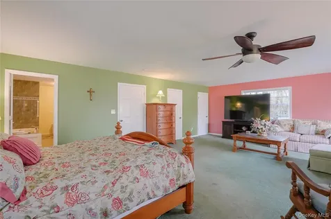 13 Edna Drive Hyde Park NY 12538