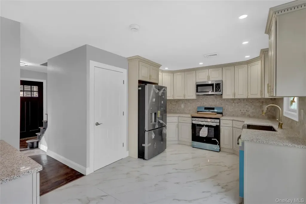 321 Smith Road Shirley NY 11967