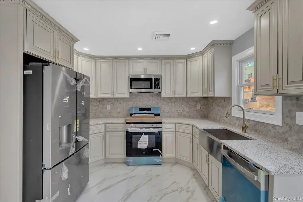 321 Smith Road Shirley NY 11967