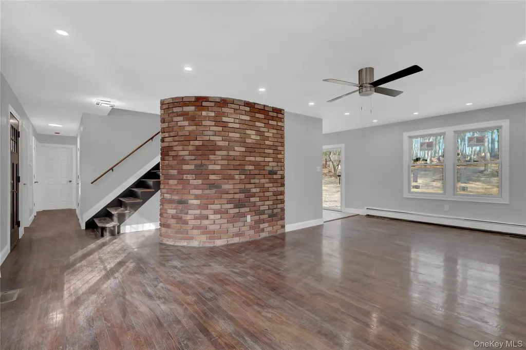 321 Smith Road Shirley NY 11967