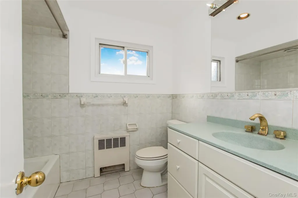 305 Glenbrook Avenue Yonkers NY 10705