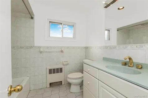 305 Glenbrook Avenue Yonkers NY 10705
