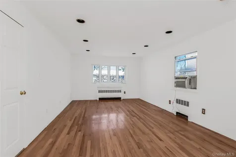 305 Glenbrook Avenue Yonkers NY 10705
