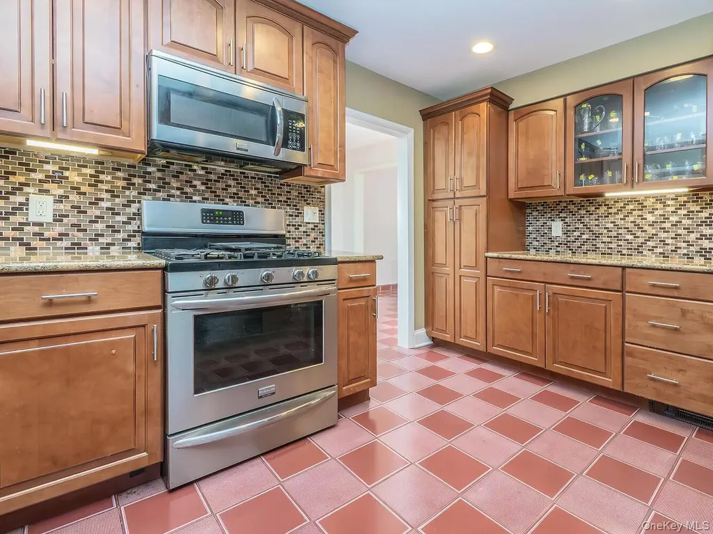 2 Stonytown Road Manhasset NY 11030