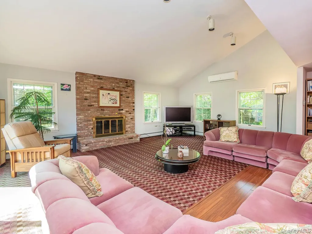 2 Stonytown Road Manhasset NY 11030