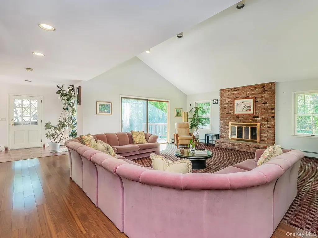 2 Stonytown Road Manhasset NY 11030