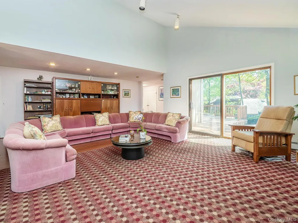 2 Stonytown Road Manhasset NY 11030