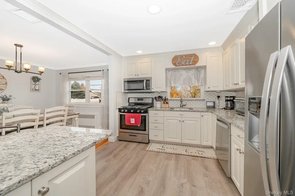 3738 Regent Lane Wantagh NY 11793