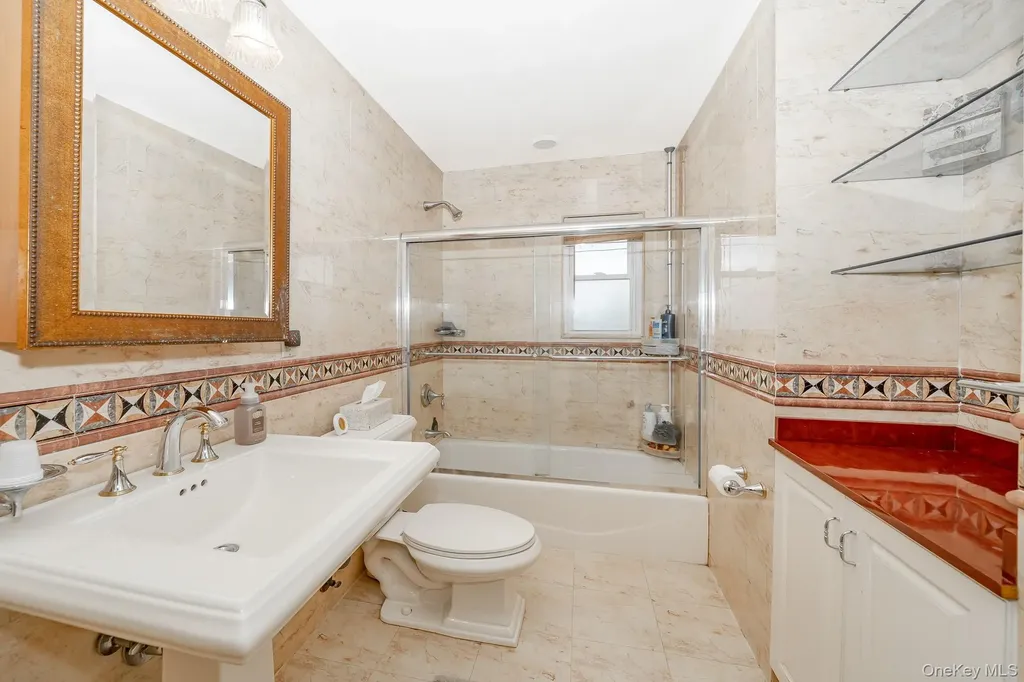 3738 Regent Lane Wantagh NY 11793
