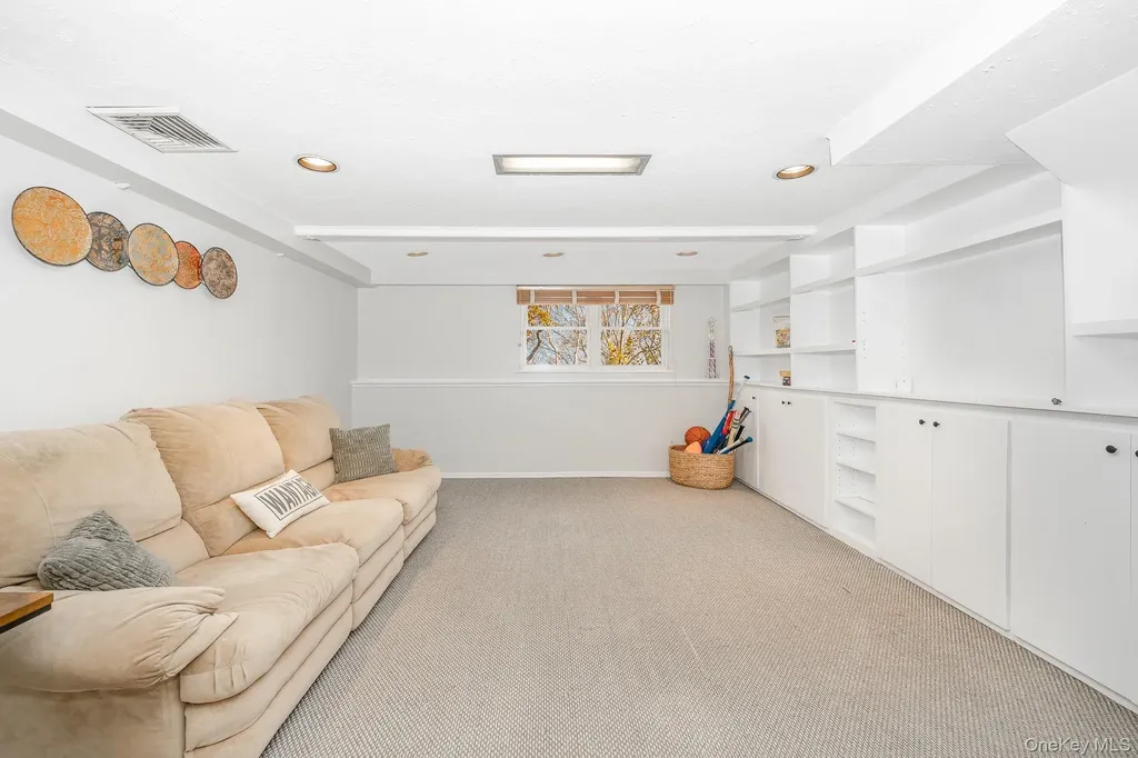 3738 Regent Lane Wantagh NY 11793