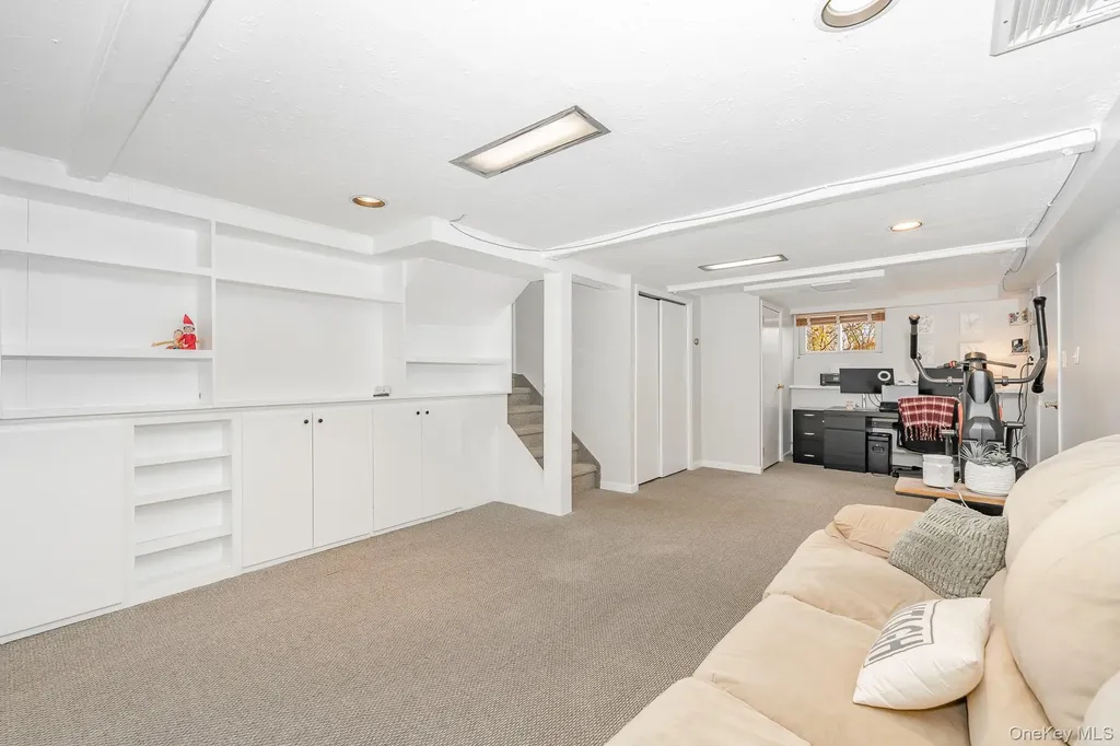 3738 Regent Lane Wantagh NY 11793