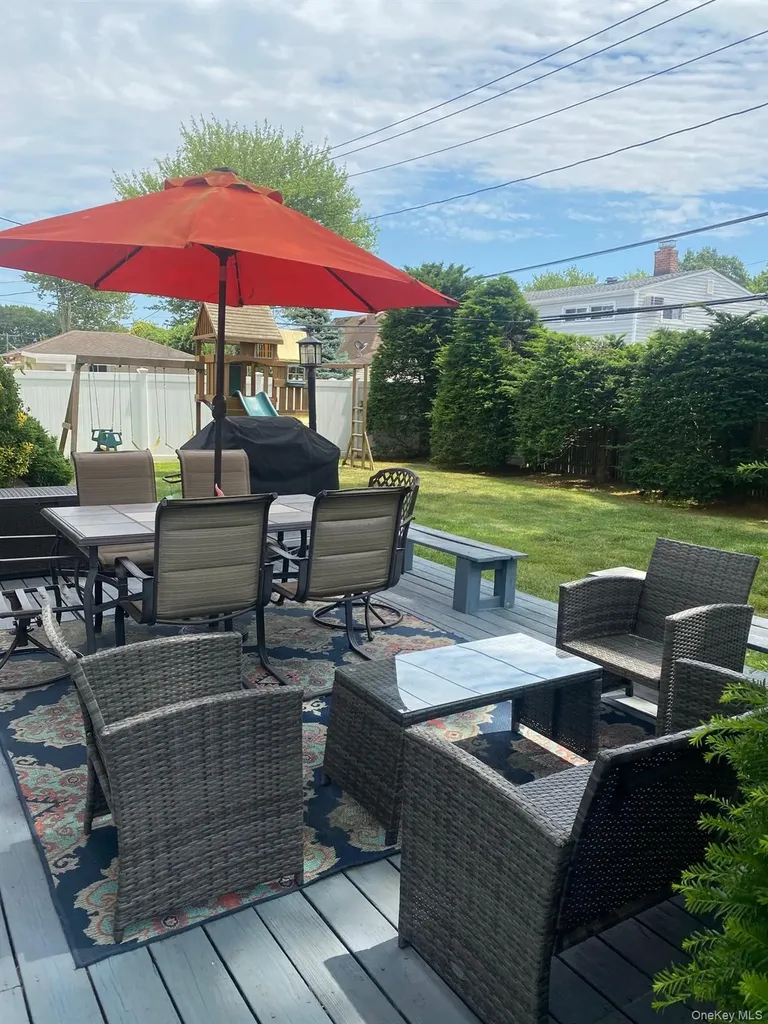 3738 Regent Lane Wantagh NY 11793