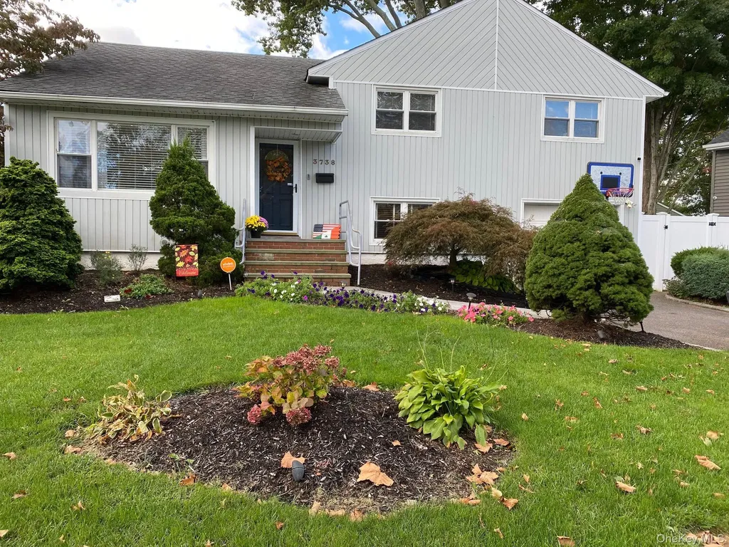 3738 Regent Lane Wantagh NY 11793