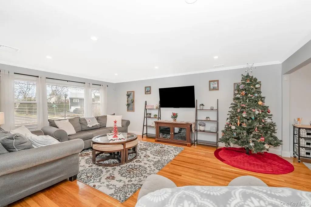 3738 Regent Lane Wantagh NY 11793