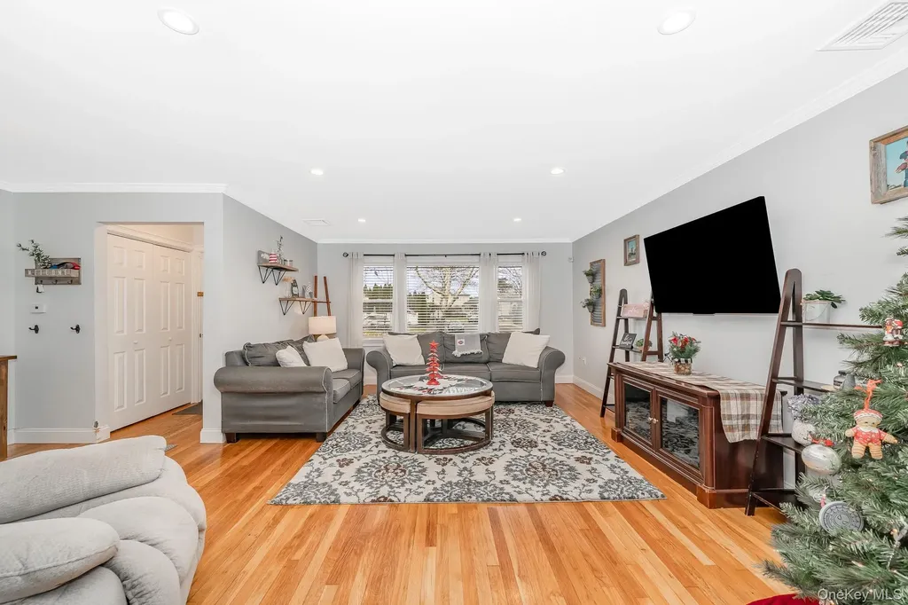 3738 Regent Lane Wantagh NY 11793
