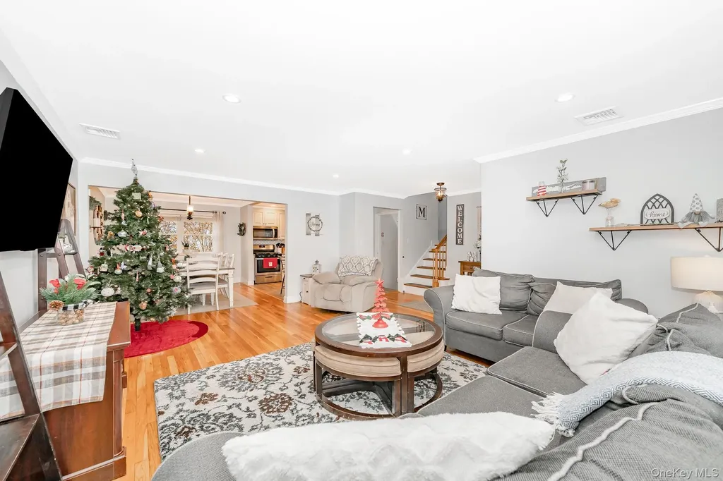 3738 Regent Lane Wantagh NY 11793