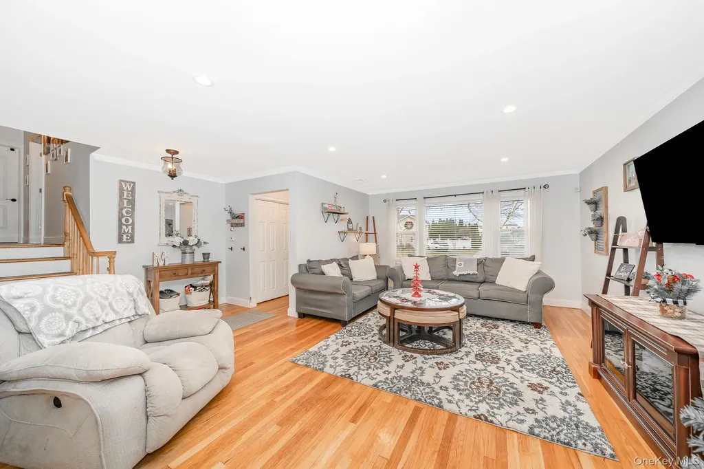 3738 Regent Lane Wantagh NY 11793