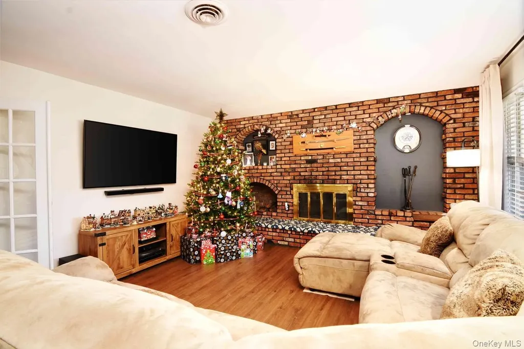 5 Wintergreen Drive Coram NY 11727