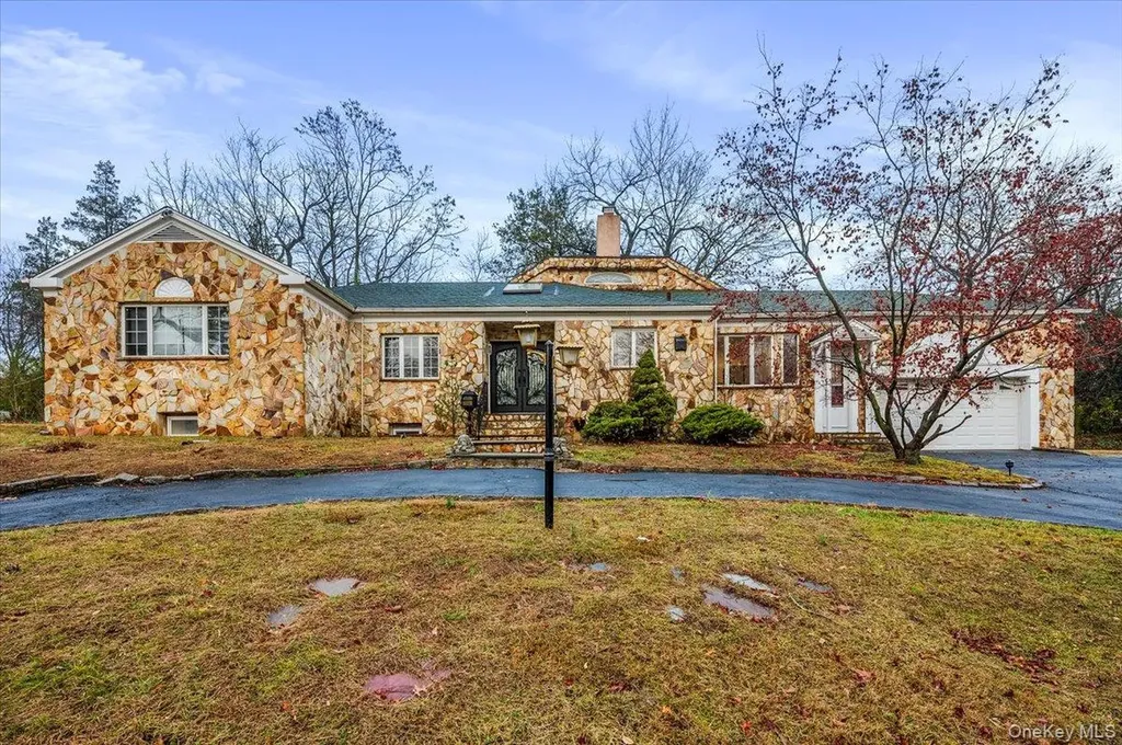 18 Locust Drive Great Neck NY 11021
