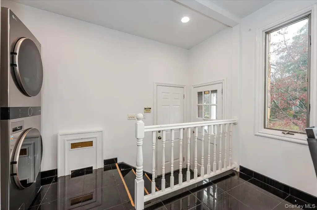 18 Locust Drive Great Neck NY 11021