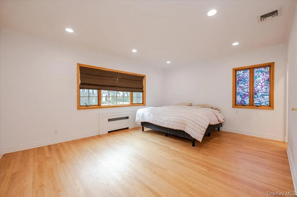 18 Locust Drive Great Neck NY 11021